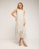 Vestido maxi con capas y bordado, cuello halter y bolsillos - Tantra Spain