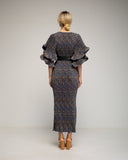 Vestido maxi estampado plisado con volantes en las mangas y cinturón. - Tantra Spain