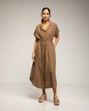 Vestido midi camisero de manga corta con cintura fruncida y bolsillos (BROWN) - Tantra Spain