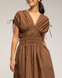 Vestido midi con cintura y pecho elastico, mangas fruncidas y bolsillos (BROWN) - Tantra Spain