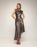 vestido midi con textura de seda cuello barco y largo asimétrico (Brown) - Tantra Spain