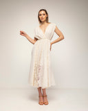 vestido midi con vuelo y detalles de encaje cuello pico por delante y detrás (Ecru) - Tantra Spain