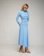 Vestido midi de manga larga con frunce lateral y falda asimetrica con vuelo. Detalle de botones en el hombro. - Tantra Spain