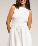 Vestido midi sin mangas con parte de arriba tipo camiseta y falda de vuelo con bolsillos (BLANCO) - Tantra Spain