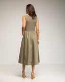 Vestido midi sin mangas con parte de arriba tipo camiseta y falda de vuelo con bolsillos (KAKHI) (Copia) - Tantra Spain