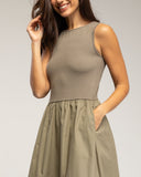 Vestido midi sin mangas con parte de arriba tipo camiseta y falda de vuelo con bolsillos (KAKHI) (Copia) - Tantra Spain