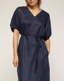 vestido oversize con mangas fruncidas cuello en pico tira de cinturon aparte (Navy) - Tantra Spain