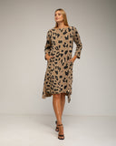Vestido oversize de estampado animal print, manga larga y bolsillos. - Tantra Spain