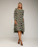 Vestido oversize de estampado animal print, manga larga y bolsillos. - Tantra Spain