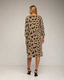 Vestido oversize de estampado animal print, manga larga y bolsillos. - Tantra Spain