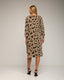 Vestido oversize de estampado animal print, manga larga y bolsillos. - Tantra Spain