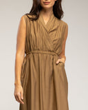 Vestido sin mangas con cuello cruzado, cinturón y bolsillos (BROWN) - Tantra Spain