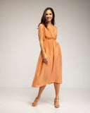 Vestido sin mangas con cuello cruzado, cinturón y bolsillos (SALMON) - Tantra Spain